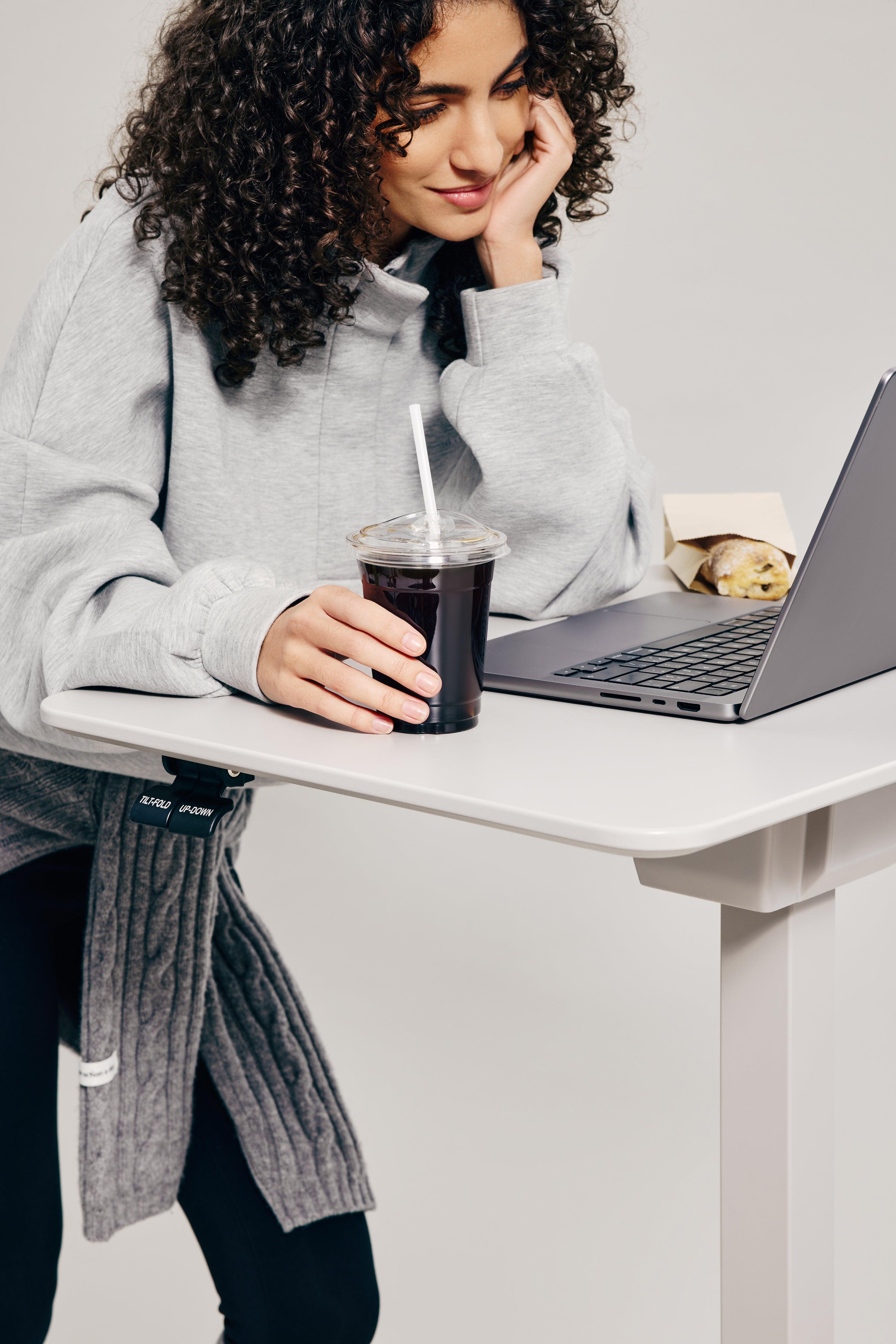 Power-free Sit-to-Stand Desk